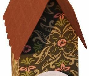 Une boîte type cabane à oiseaux