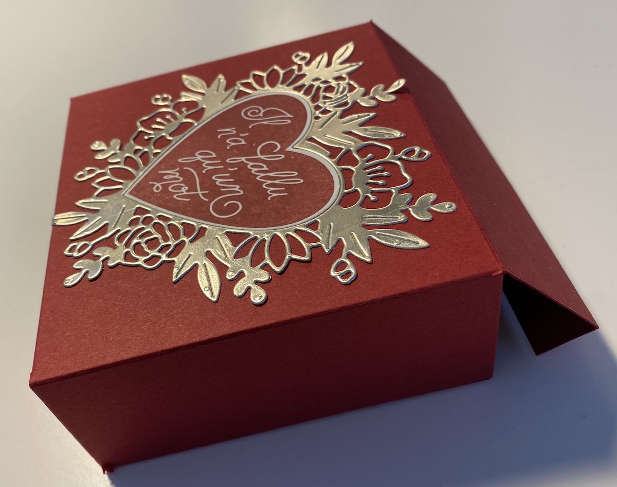 tutoriel boite facile cadeau bonbon chocolat mini album scrap loisirs créatifs diy