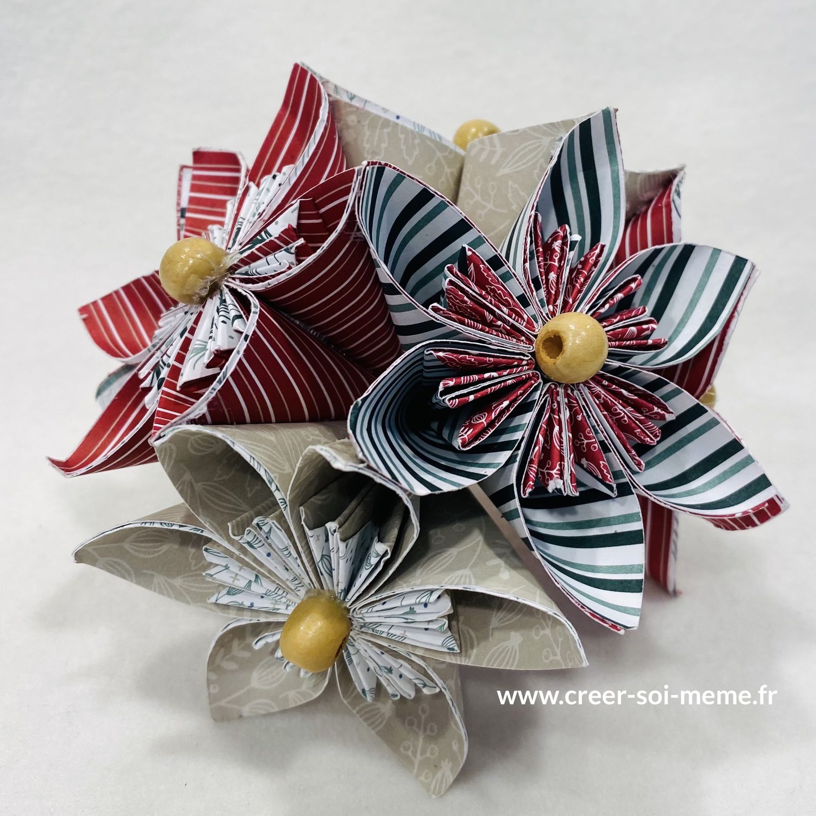 tutoriel facile fleur en origami centre de table suspension tutoriel décoration idée deco