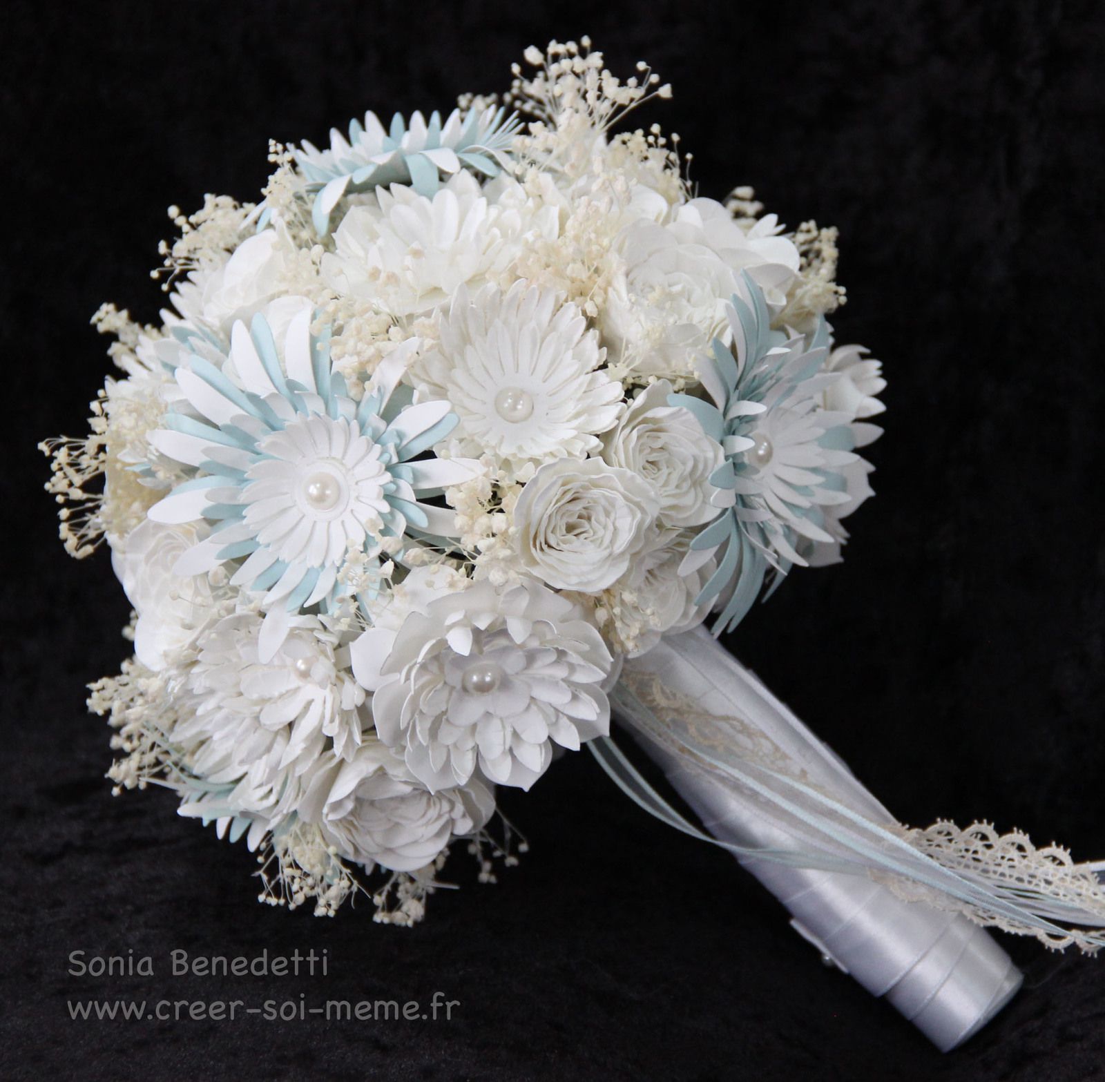 bouquet de mariée avec fleurs en papier fait main